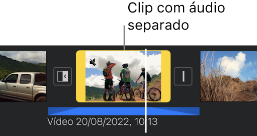 Um clip de vídeo no cronograma com um clip de áudio desanexado a azul por baixo.