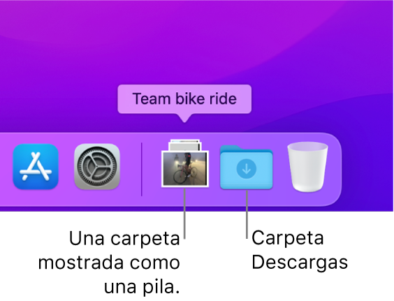 El extremo derecho del Dock mostrando una carpeta que se muestra como una pila y la carpeta Descargas que se muestra como una carpeta.