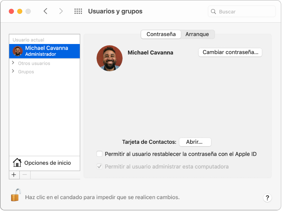 El panel de preferencias “Usuarios y grupos” para un usuario seleccionado. En la parte superior del panel están las pestañas Contraseña y Elementos de inicio de sesión. Debajo de eso está el nombre de usuario y el botón Cambiar contraseña. En la parte inferior está el botón Abrir, para abrir la tarjeta de Contactos del usuario, una opción que te permite restablecer la contraseña con tu Apple ID, y una opción que te permite ser el administrador de la computadora.