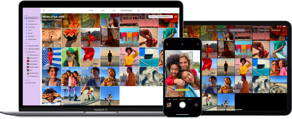 Un Mac, un iPhone et un iPad affichant la même photothèque.