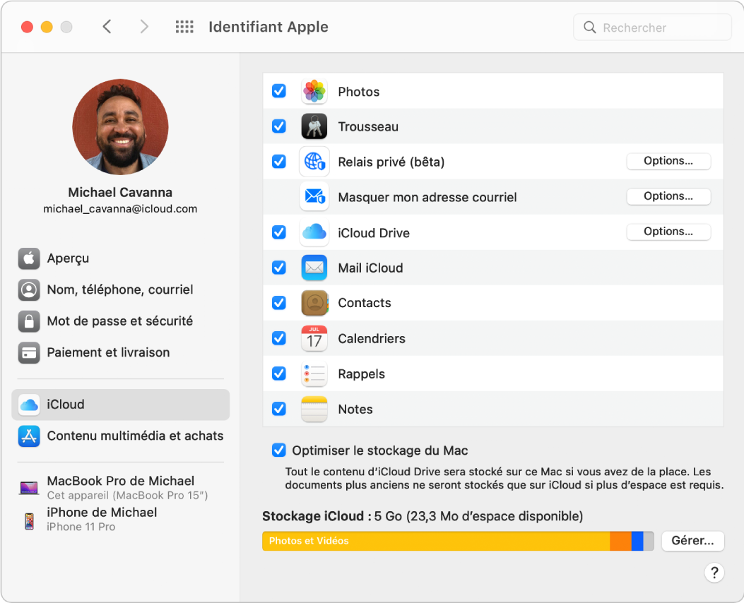 Les préférences de votre identifiant Apple affiche une barre latérale qui présente les différents types d’options relatives au compte que vous pouvez utiliser ainsi que les préférences iCloud d’un compte existant.