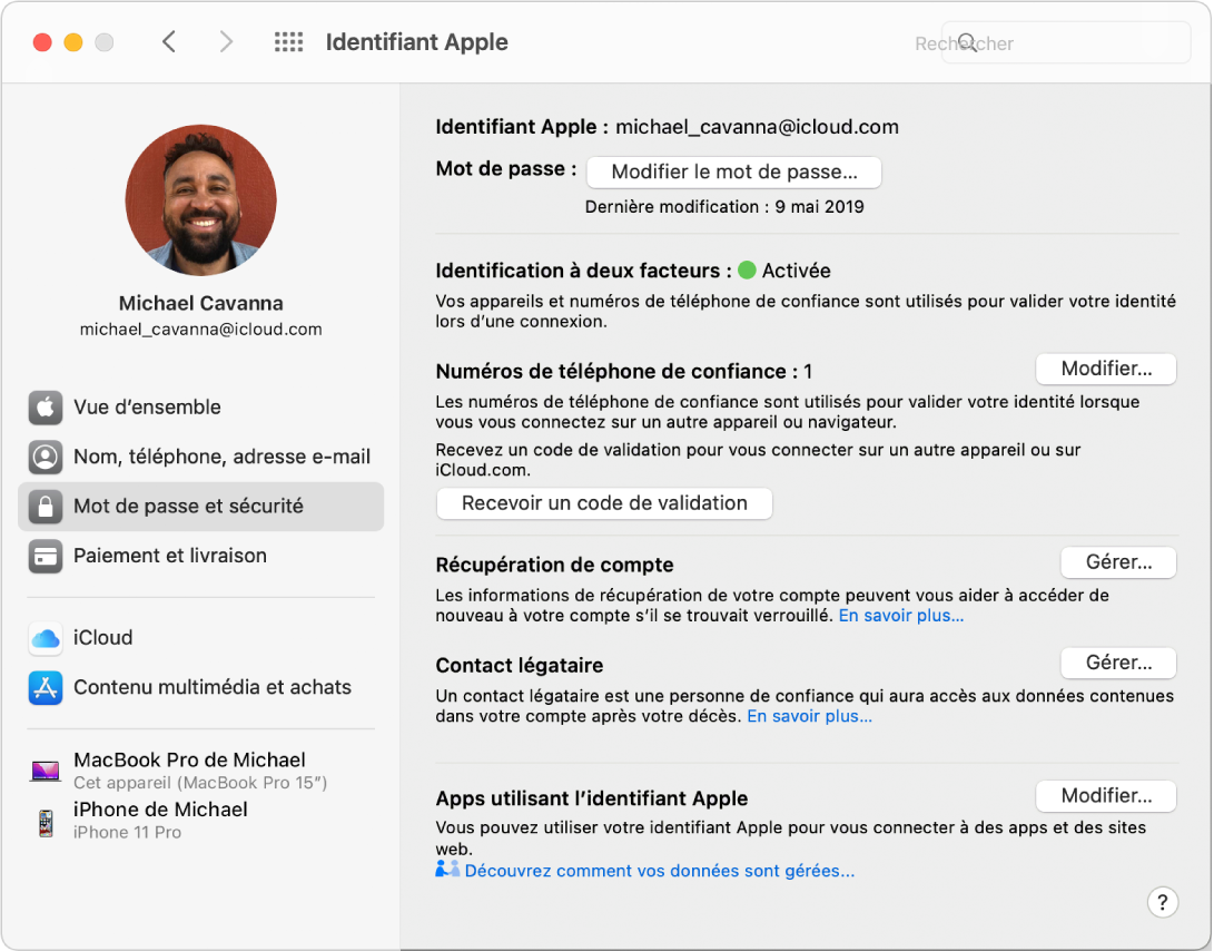 Préférences « Identifiant Apple » montrant une barre latérale de différents types d’options de compte que vous pouvez utiliser et les préférences « Mot de passe et sécurité » pour un compte existant.