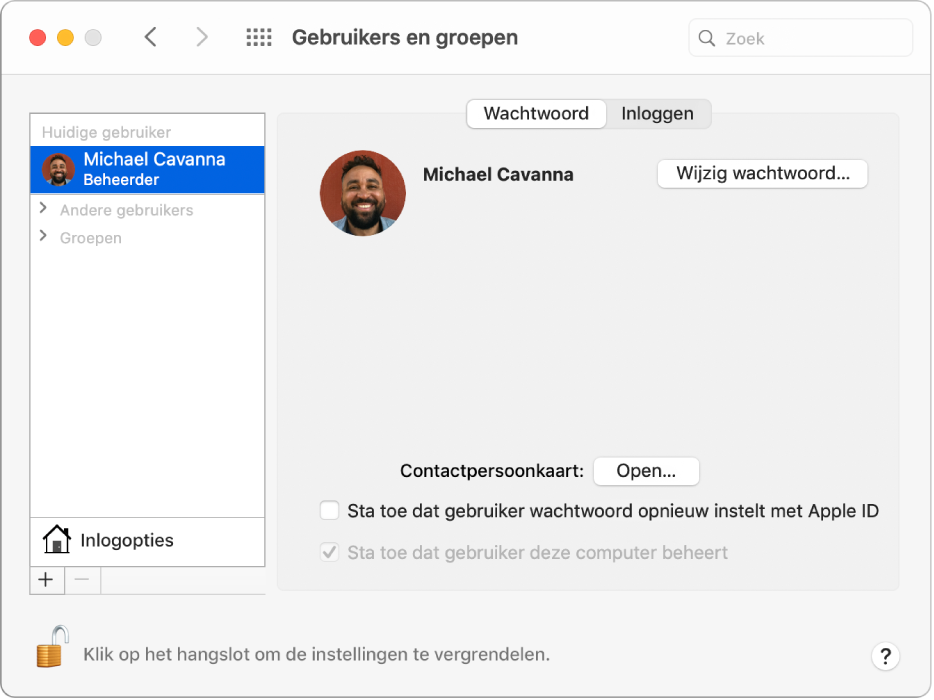 Het voorkeurenpaneel 'Gebruikers en groepen' voor een geselecteerde gebruiker. Boven in het paneel staan de tabs 'Wachtwoord' en 'Inloggen'. Daaronder staan de gebruikersnaam en de knop 'Wijzig wachtwoord'. Onderin staat de knop 'Open' voor het openen van de contactpersoonkaart van de gebruiker, een optie waarmee je met je Apple ID je wachtwoord opnieuw kunt instellen en een optie waarmee je de computer kunt beheren.