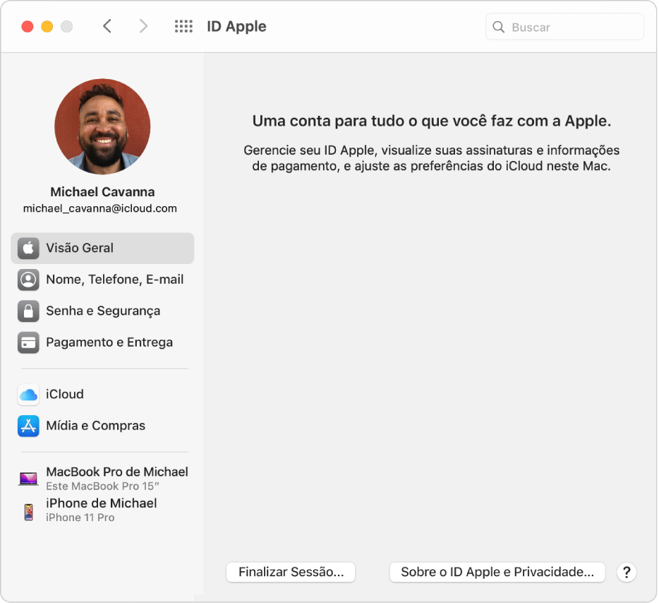 Preferência ID Apple mostrando uma barra lateral com diferentes tipos de opção de conta que você pode usar e a preferência Visão Geral exibindo o botão Finalizar Sessão.