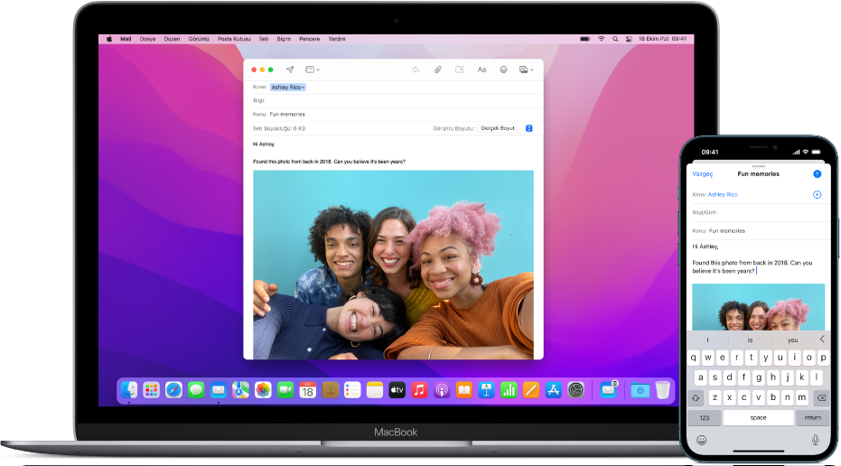 Ekranında bir iletinin görüldüğü bir iPhone ve yanında mesajın aktarılmakta olduğunu Dock’un sağ ucundaki Mail uygulama simgesinde Handoff simgesiyle belirten bir Mac.
