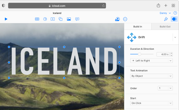 Auf einer Folie ist ein Textfeld und rechts oben in der Seitenleiste „Animieren“ ist der Tab „Aufbau“ ausgewählt. Die Animation „Verwehen“ ist aus einem Einblendmenü ausgewählt und die Optionen zum Anpassen der Animation werden darunter in der Seitenleiste angezeigt.