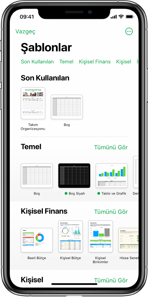 Üst taraf boyunca seçenekleri filtrelemek için dokunabileceğiniz kategori satırını gösteren şablon seçici. Altta, kategoriye göre satırlar halinde düzenlenmiş önceden tasarlanmış şablonların küçük resimleri yer alır; en üstte Son Kullanılanlar ile başlar, ardından Temel ve Kişisel Finans gelir. Yukarıda ve her bir kategori satırının üstünde Tümünü Gör düğmesi görünür. Dil ve Bölge düğmesi sağ üst köşededir.
