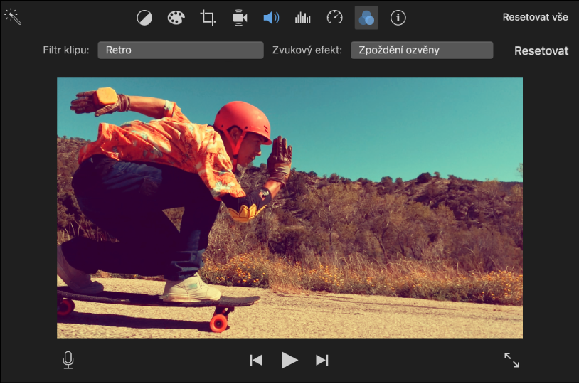 Prohlížeč, v němž je vidět klip s použitým filtrem; nad ním jsou ovládací prvky Filtr klipu
