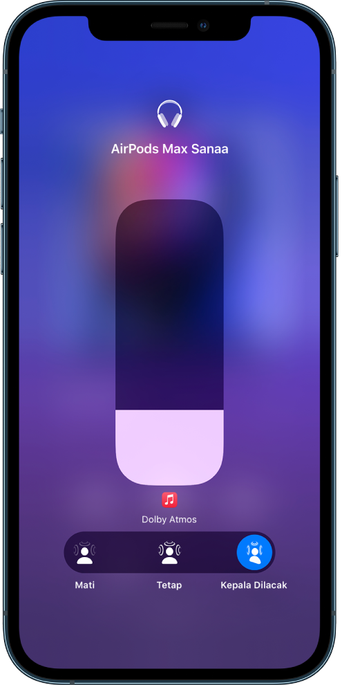 Layar volume di Pusat Kontrol menampilkan level volume untuk AirPods Max. Di bawah indikator volume, pilihan Audio Spasial ditampilkan. Pilihannya adalah Mati, Tetap, dan Kepala Dilacak.