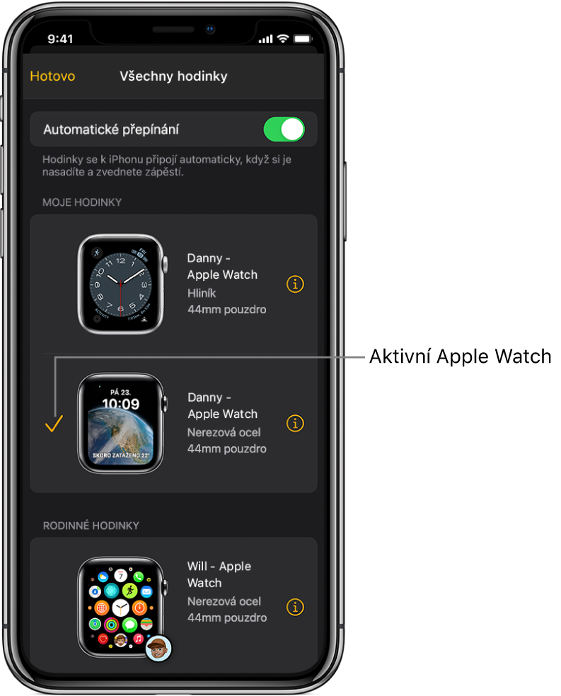 Na obrazovce Všechny hodinky v aplikaci Apple Watch jsou aktivní Apple Watch označeny zaškrtnutím.