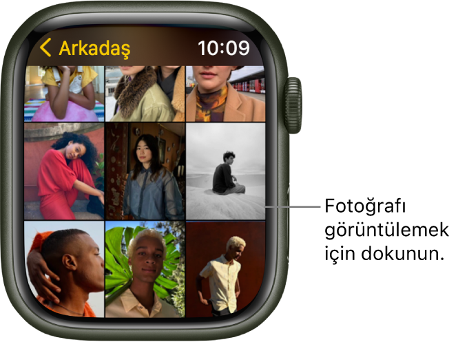 Bir ızgarada görüntülenen çok sayıda fotoğrafla birlikte Apple Watch Fotoğraflar uygulamasının ana ekranı.