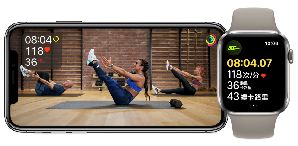 iPhone 和 Apple Watch 上的 Fitness+ 核心體能訓練，顯示剩餘時間、心率和燃燒的卡路里。