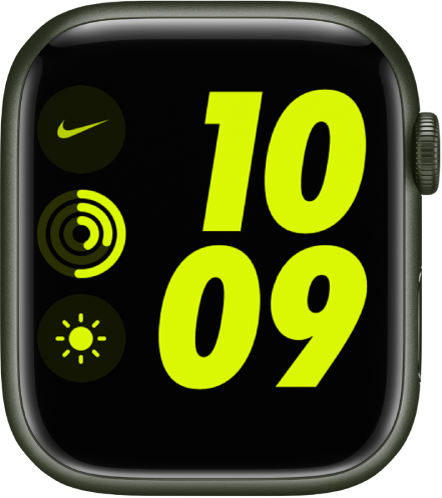 “Nike 数字”表盘。在右侧以大数字显示时间。在左侧，左上方显示 Nike App 复杂功能，中间显示“健身记录”复杂功能，下方显示“天气状况”复杂功能。