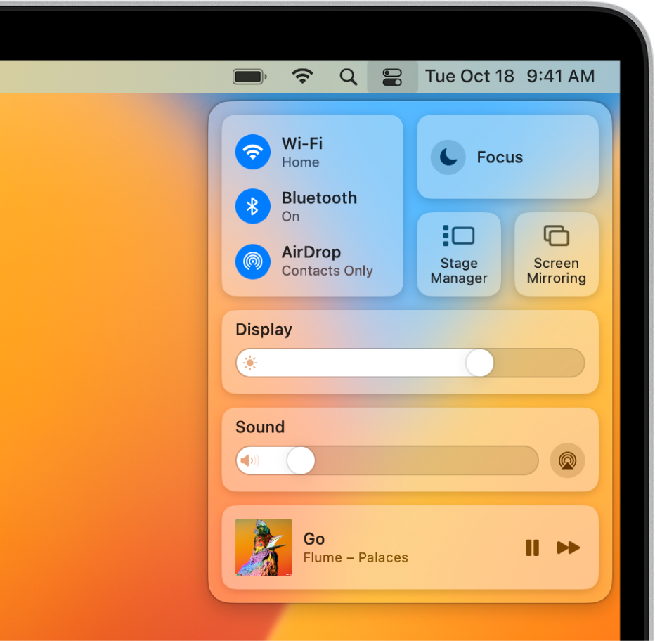 Pusat Kontrol di pojok kanan atas layar Mac, menampilkan kontrol untuk Wi-Fi, Fokus, dan Manajer Sorotan, di antaranya.