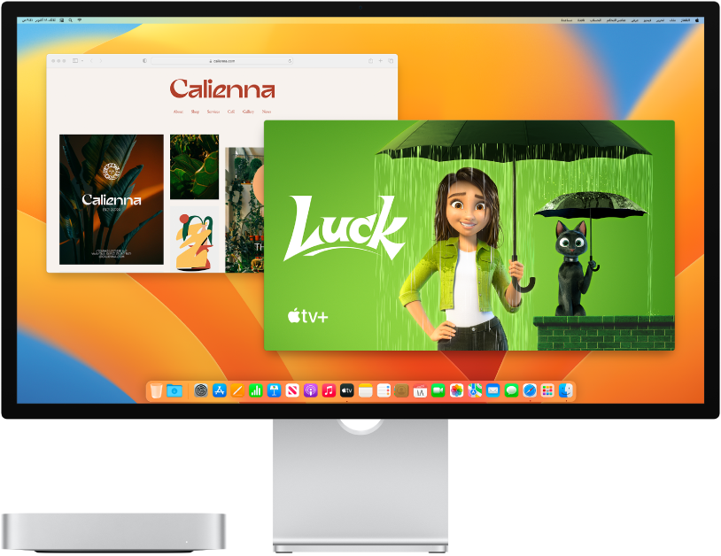 جهاز Mac mini بجوار شاشة عرض.