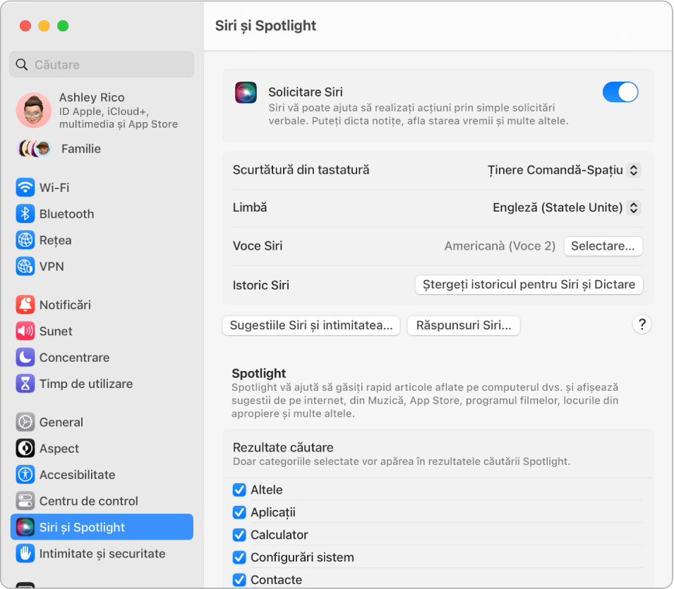 Fereastra de configurări pentru Siri, având selectată opțiunea Solicitare Siri, precum și câteva opțiuni pentru personalizarea Siri în dreapta.