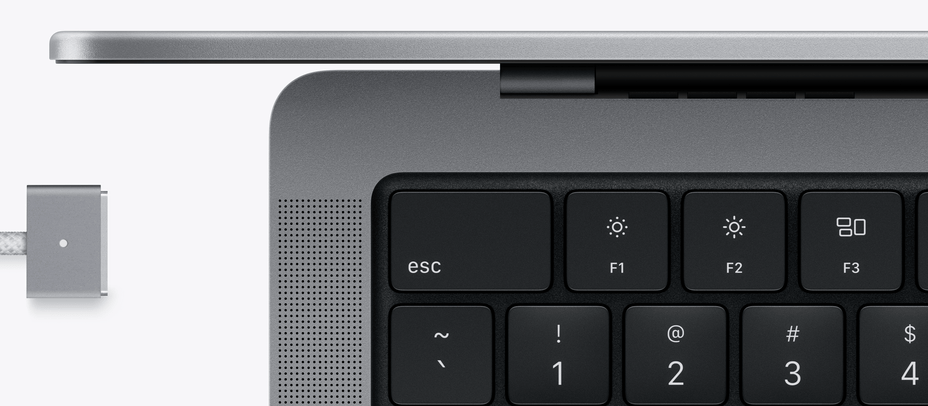 Una animació del cable de l’adaptador connectant‑se al port del MacBook Pro.