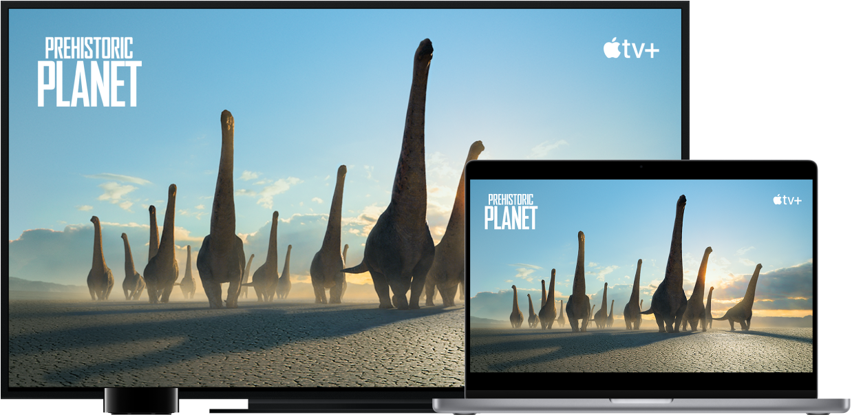 ‏MacBook Pro שהתוכן שלו משוקף על מסך טלוויזיה גדול ברזולוציה גבוהה באמצעות Apple TV.