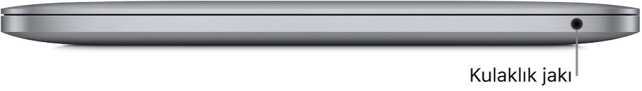 3,5 mm kulaklık jakına belirtme çizgisi ile MacBook Pro’nun sağ taraftan görünümü.