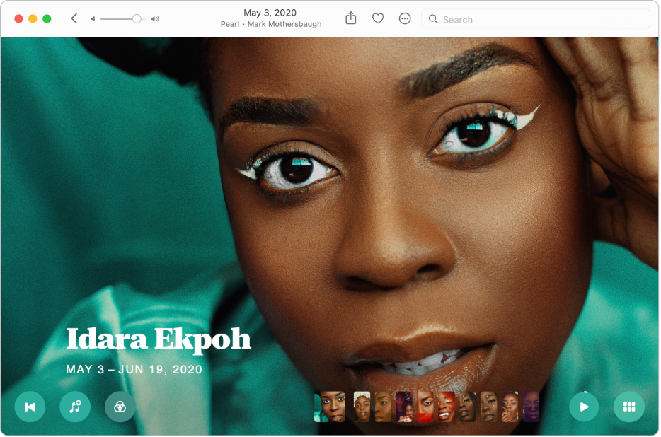 La ventana de Fotos mostrando un recuerdo con botones para controlar y cambiar la pantalla de elementos en el recuerdo.