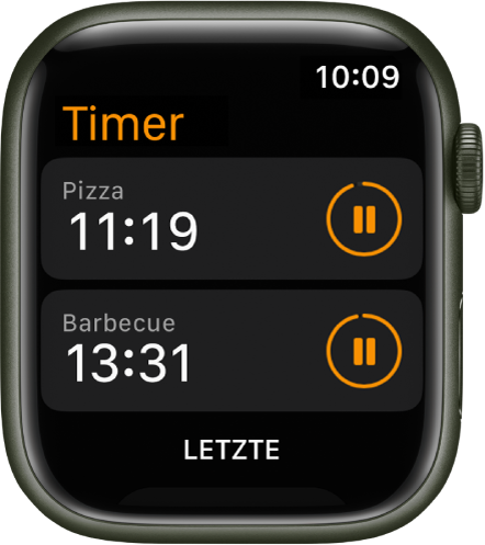 Zwei Timer in der App „Timer“. Oben befindet sich der Timer „Pizza“. Darunter befindet sich der Timer „Grill“. Jeder Timer zeigt die verbleibende Zeit unter dem Namen des Timers sowie rechts neben dem Timer eine Pausetaste. Unten befindet sich die Taste „Verlauf“.