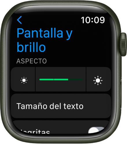 La configuración Pantalla y brillo del Apple Watch, con el regulador de brillo en la parte superior, y el botón Tamaño del texto en la parte inferior.