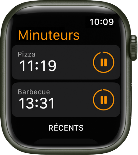 Deux minuteurs dans l’app Minuteurs. Un minuteur intitulé « Pizza » est affiché en haut. En dessous se trouve le minuteur « Barbecue ». Chaque minuteur indique le temps restant sous son nom, ainsi qu’un bouton sur la droite permettant de mettre en pause le minuteur. Un bouton Récents figure en bas de l’écran.