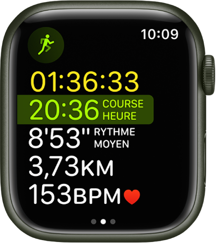 L’app Exercice affichant un exercice multisport en cours. L’écran indique le temps total écoulé, la durée de la course, le rythme moyen, la distance et la fréquence cardiaque.
