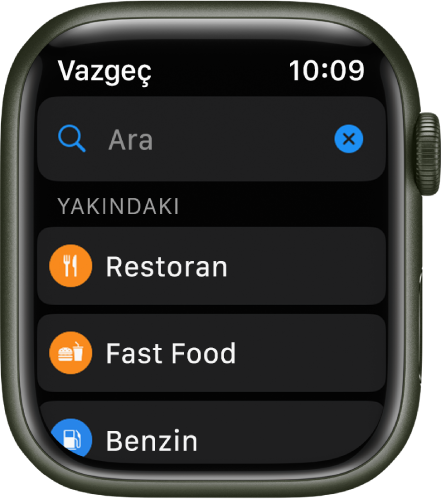 Harita uygulamasının arama ekranı üst tarafta arama alanını gösteriyor. Yakındaki başlığı altında COVID-19 aşıları, restoran ve fast food düğmeleri bulunuyor.