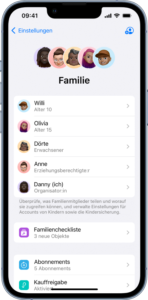 Der Bildschirm „Familienfreigabe“ in der App „Einstellungen“. Fünf Familienmitglieder sind aufgeführt. Unter ihren Namen befinden sich die Familiencheckliste und die Abonnements sowie die Optionen für die Kauf- und Standortfreigabe.