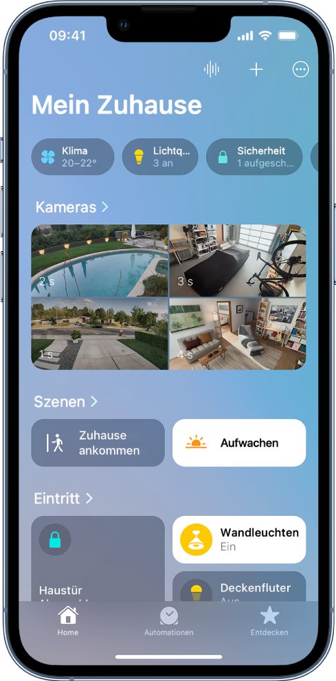 Der Tab „Zuhause“ mit Kategorien oben auf dem Bildschirm. Bilder von vier Sicherheitskameras werden unter der Überschrift „Kameras“ angezeigt. Die Bilder zeigen den Hinterhof, die Garage, den Vorgarten und das Wohnzimmer. In der Mitte des Bildschirms werden zwei Szenen mit einem Raum und seinen Geräten darunter angezeigt.