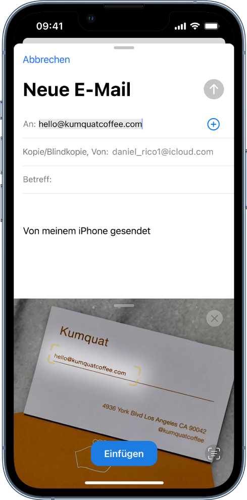 In der unteren Hälfte des Bildschirms befindet sich ein Foto einer Visitenkarte, auf der die E-Mail-Adresse ausgewählt ist. In der oberen Hälfte des Bildschirms befindet sich ein E-Mail-Entwurf mit der gescannten E-Mail-Adresse aus dem Foto als Empfängeradresse.