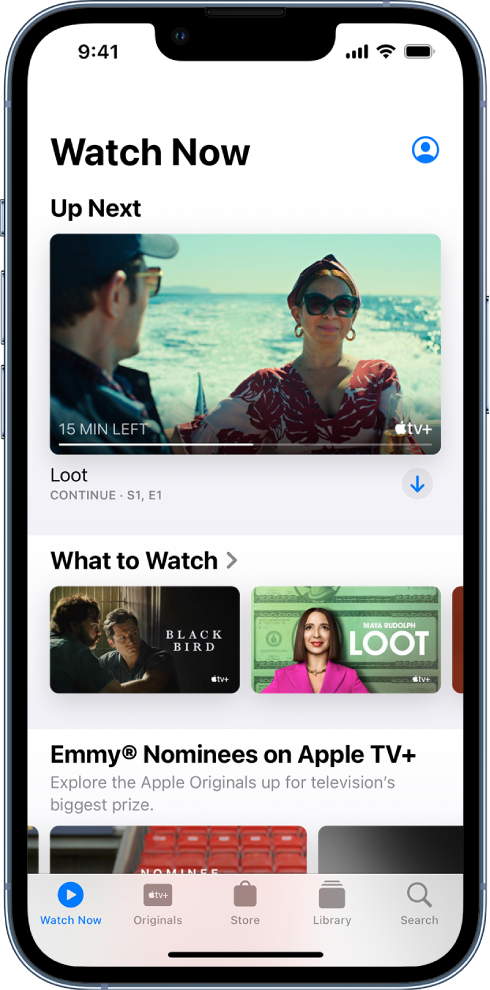 Ekrano „Watch Now“ viršutinėje eilėje rodomi mygtukai „Movies“, „TV Shows“ ir „Sports“. Eilė „Up Next“ yra centre, virš eilės „What to Watch“. Apačioje iš kairės į dešinę yra skirtukai „Watch Now“, „Originals“, „Library“ ir „Search“.