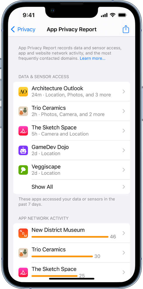 「App 私隱報吿」列出「資料和感應器取用」類別的五個 App 的相關資料，以及「App 網絡活動」類別的三個 App 的相關資料。
