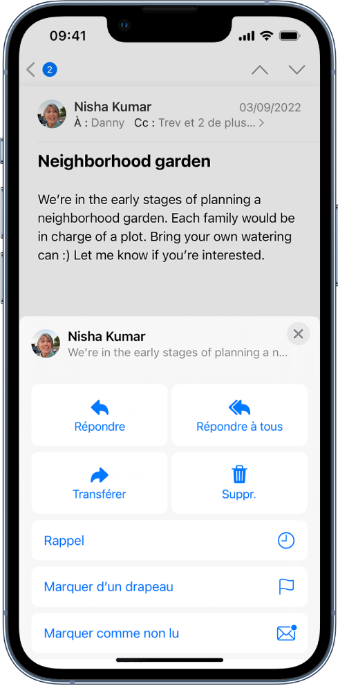 Un e-mail avec des options de réponse en dessous. Au milieu de l’écran figurent, de gauche à droite, les options Répondre, « Répondre à tous », Transférer et Corbeille.