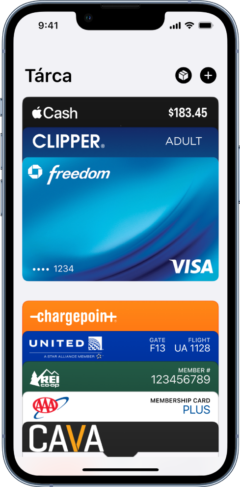 A Wallet képernyője számos fizetési kártyával, valamint jeggyel.