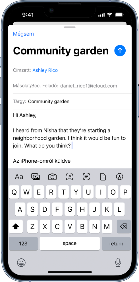 Egy e-mail vázlata, a képernyő közepén a mellékletekhez rendelkezésre álló opciókkal. Alattuk a billentyűzet látható.