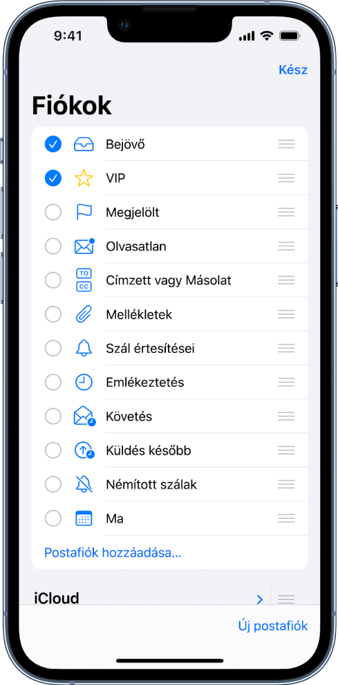 A postafiókok szerkesztési képernyője. Az opcionális postafiókok fentről lefelé haladva vannak felsorolva, és a bal oldalon egy pipa látható mellettük. Az opcionális postafiókok között szerepel a Bejövő, a VIP, a Megjelölt, az Olvasatlan, a Mellékletek, az Emlékeztetés stb. A képernyő jobb alsó sarkában egy Új postafiók címkével ellátott gomb található.