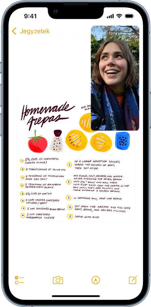 A képernyőn egy folyamatban lévő FaceTime-beszélgetés látható, a képernyő többi részét pedig a Jegyzetek app tölti ki.