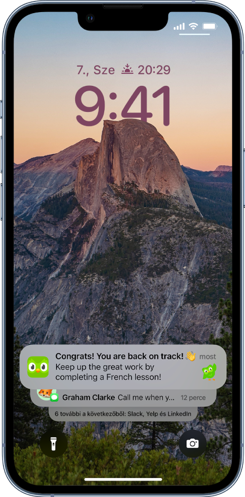 Nyolc appértesítés a Zárolási képernyő alján.