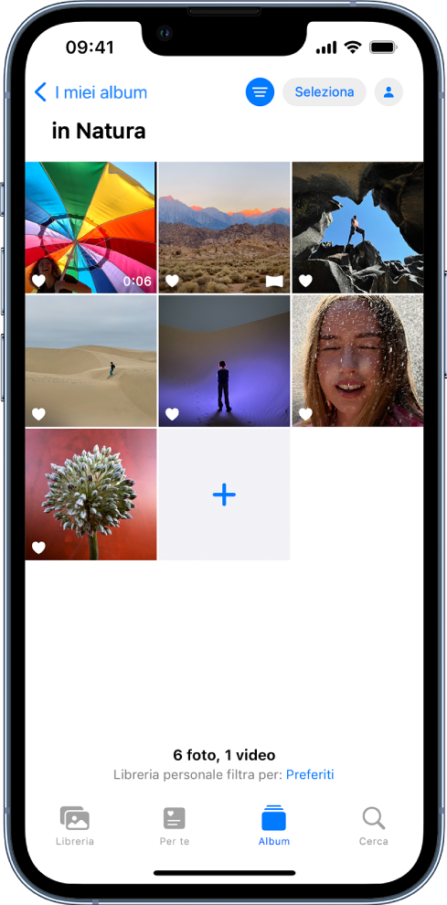 Il pulsante Album viene selezionato nella parte inferiore dello schermo e viene aperto un album fotografico. Nella parte superiore destra dello schermo, il pulsante Filtri è selezionato e le foto alle quali sono stati applicati i filtri vengono mostrate sullo schermo disposte in una griglia.