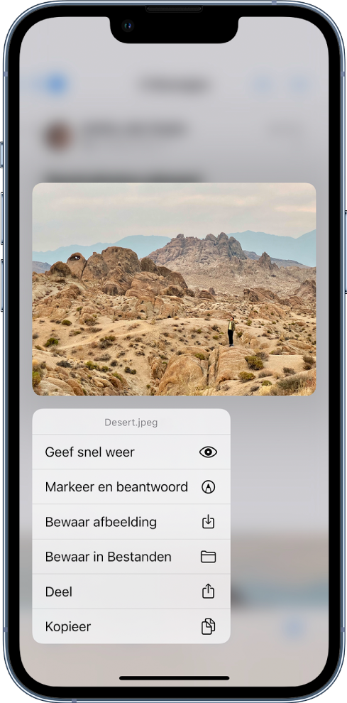Een e‑mailbijlage is geselecteerd en de mogelijke taken worden weergegeven. De opties zijn 'Snelle weergave', 'Markeer en beantwoord', 'Bewaar afbeelding', 'Bewaar in Bestanden', 'Deel' en 'Kopieer'.
