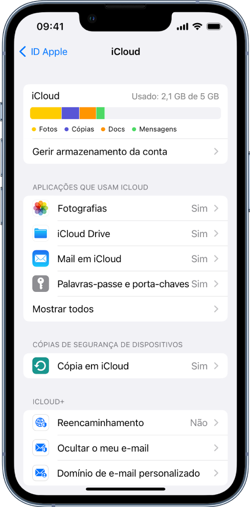 Ecrã das definições de iCloud, com o metro do armazenamento em iCloud e uma lista de aplicações e funcionalidades, incluindo Fotografias e Mail, que podem ser usados com iCloud.