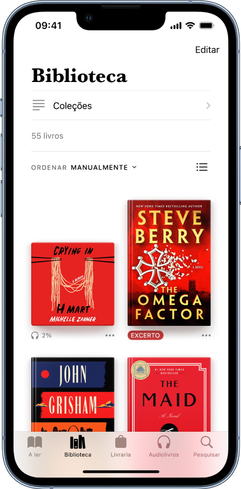 O ecrã Biblioteca na aplicação Livros. Na parte superior do ecrã encontra‑se o botão Coleções e opções de ordenação. A opção de ordenação manual está selecionada. No meio do ecrã estão capas de livros na biblioteca. Na parte inferior do ecrã encontram‑se os seguintes separadores, da esquerda para a direita: “A ler”, Biblioteca, Livraria, Audiolivros e Pesquisa.