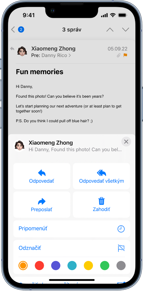 Email s možnosťami odpovede v dolnej polovici obrazovky. Pod nimi sú tlačidlá Pripomenúť a Odznačiť a farebné varianty značiek.