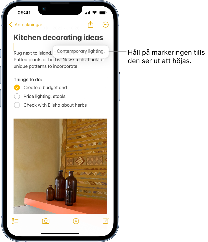 En anteckning i appen Anteckningar. En markerad fras ser ut att lyftas upp när användaren håller ett finger på markeringen.