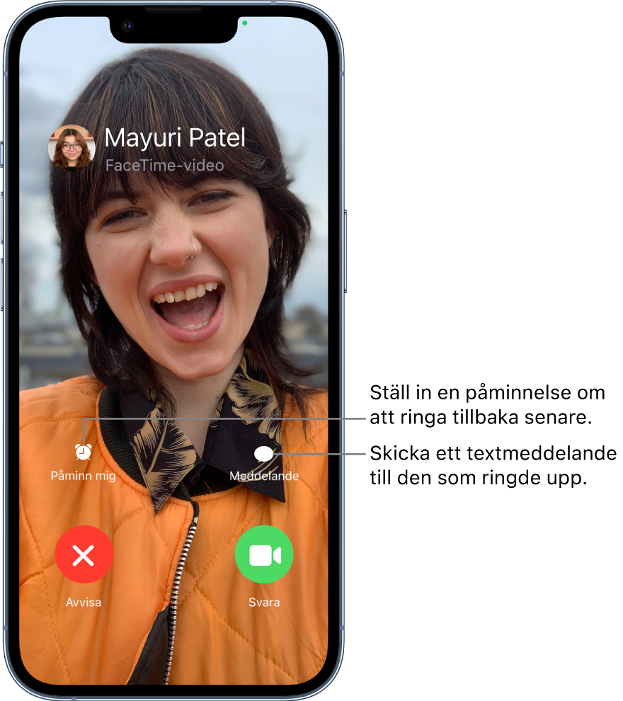 Skärmen för inkommande samtal. Längst ned på skärmen finns, från vänster till höger på övre raden, knapparna Påminn mig och Meddelande. Från vänster till höger på undre raden finns knapparna Avvisa och Svara.