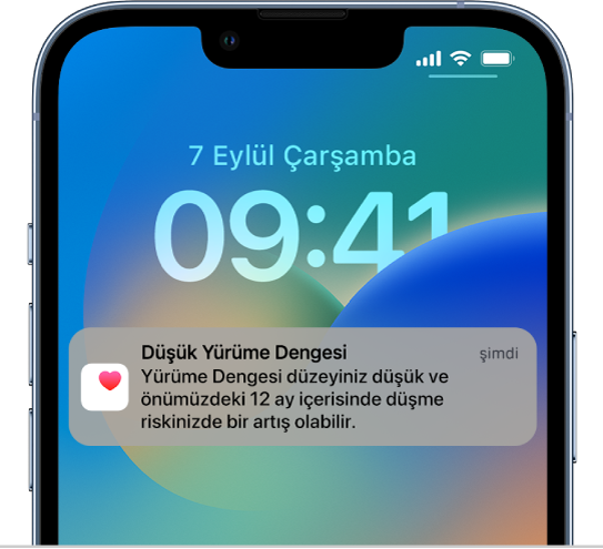 Düşük Yürüme Dengesi bildirimi ile kilitli ekran.
