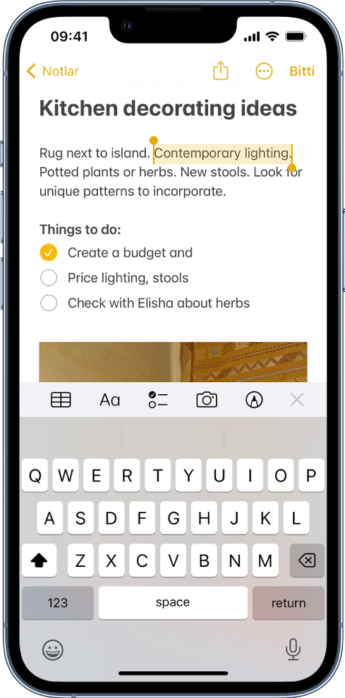 Notlar uygulamasındaki bir notta bulunan paragrafta bir ifade seçili.