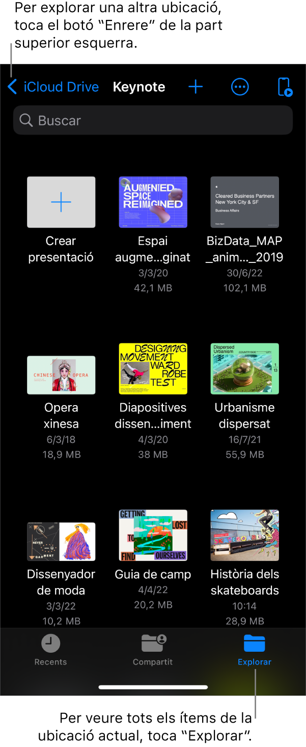 Vista d’exploració del gestor de presentacions amb el botó “Enrere” a l’angle superior esquerre i un camp de cerca a sota. A l’angle superior dret, hi ha els botons Afegir, Més i “Control remot”. A la part inferior de la pantalla hi ha els botons Recents, Compartit i Explorar.